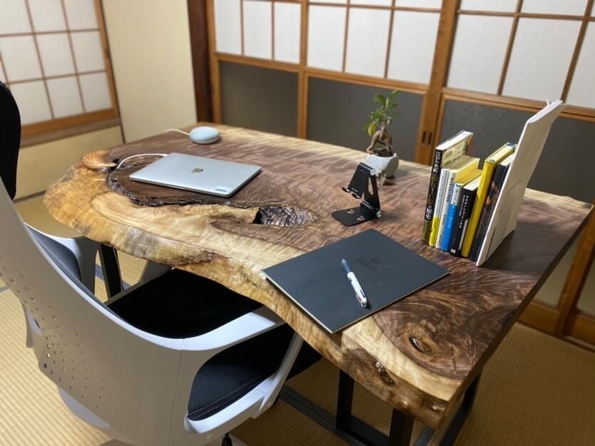 埼玉にある一枚板テーブル製作販売専門店　アトリエ一本道
